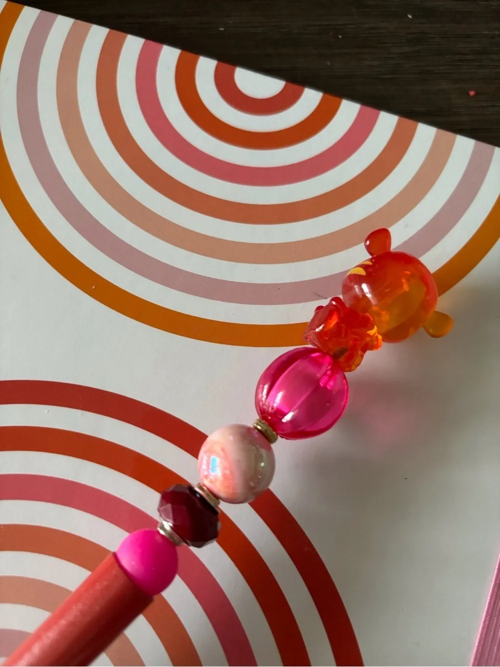 Disney Doorables: Winnie the Pooh: Tigger Dual color handmade beaded pen
